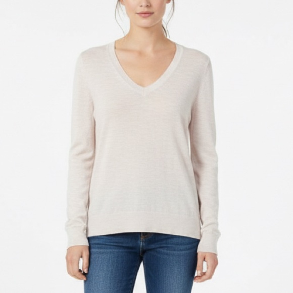 Banana Republic Cream V-Neck Sweater